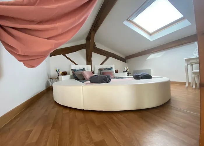 Apartmán My Avec Balneo Privative & Deco Romantique By Boookingfute *